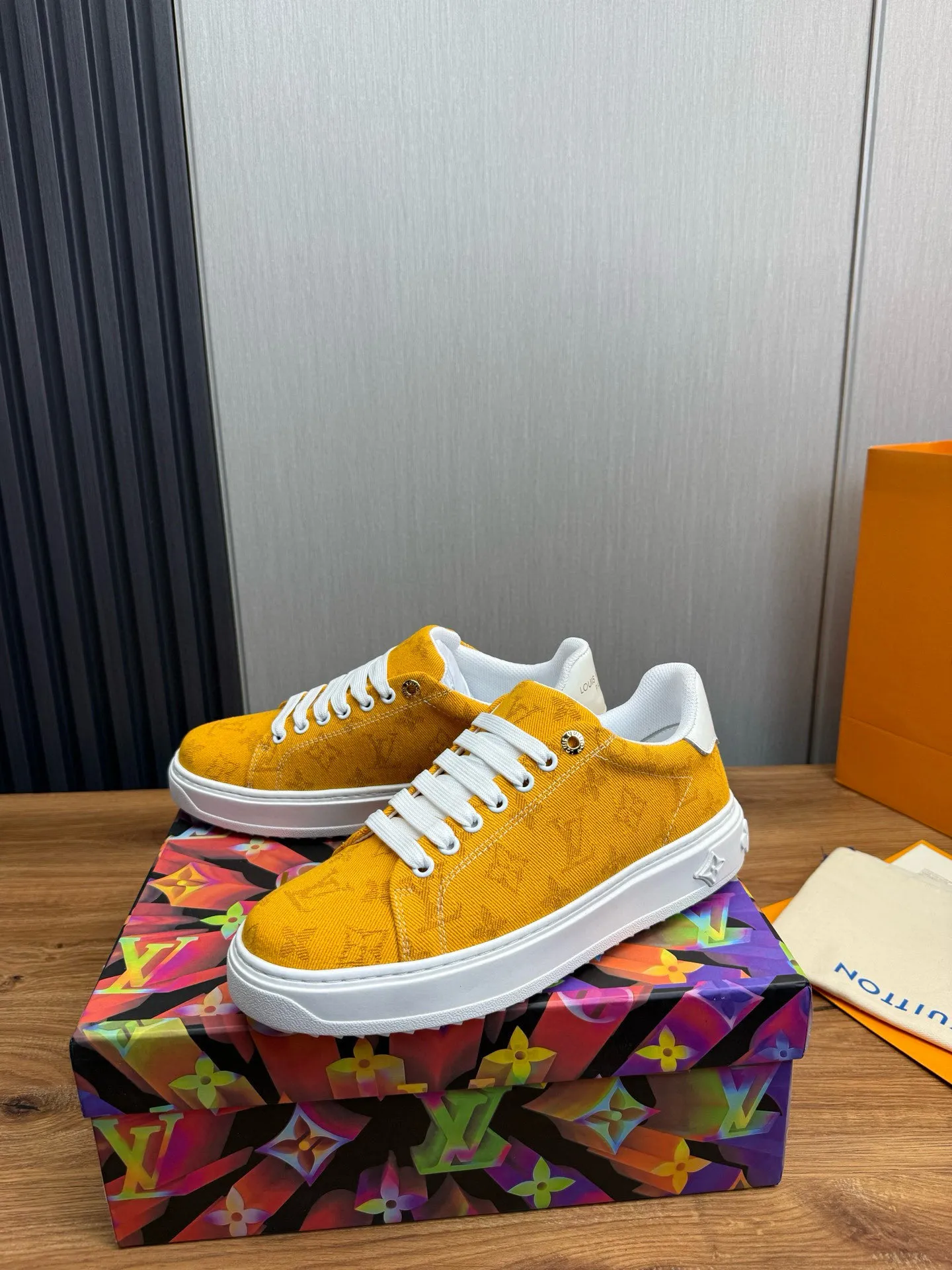 Factory price: 520💰LOUIS VUITTON [Louis VUITTON] The new trendy Lv is on the market🎁, casual and fashionable men's shoes👟The upper is made of imported original fabric + cowhide mesh lining, the original wear-resistant rubber outsole, the version is simple and elegant, exclusive for trendy men. Code number: 38-44, customized 45, 46